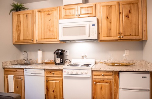 McMinnville Apartment | Experience Comfort at Douglas on Third with Spa & Breakfast