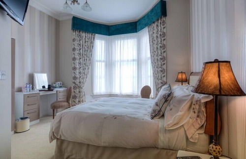 Kilmun House | Top-Rated Douglas Park Guest House with Breakfast Included