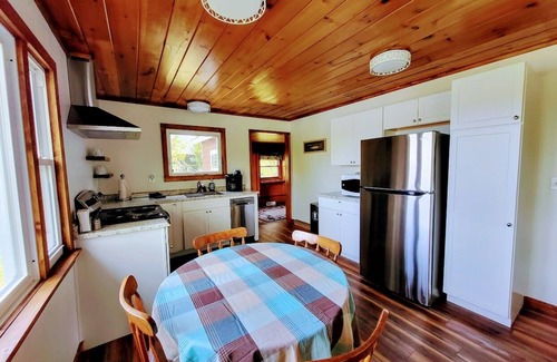 Port Ontario House | Top-Rated Douglaston Salmon Run - Estuary Lodge Awaits