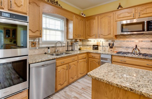 Douglasville House | Relaxing Douglasville Lake Home with Private Pool & Gazebo