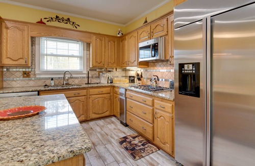 Douglasville House | Relaxing Douglasville Lake Home with Private Pool & Gazebo