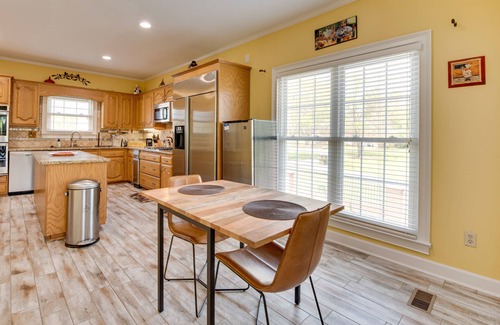 Douglasville House | Relaxing Douglasville Lake Home with Private Pool & Gazebo