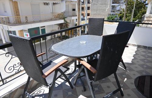 Paralia Ofryniou Apartment | Exceptional Doukas Aparthotel: Child-Friendly Retreat