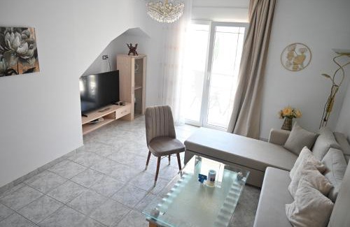 Paralia Ofryniou Apartment | Exceptional Doukas Aparthotel: Child-Friendly Retreat