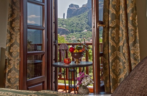 Kastraki Hotel | Experience Doupiani House Hotel: Family-Friendly Retreat