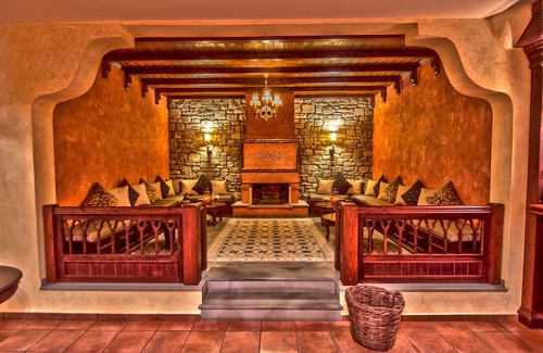 Kastraki Hotel | Experience Doupiani House Hotel: Family-Friendly Retreat