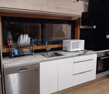 Cinfaes House | Discover Douro e Passadiços do Paiva House with Pool Access