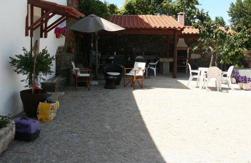 Armamar House | Elegant Douro House with Private Pool for Family Getaways