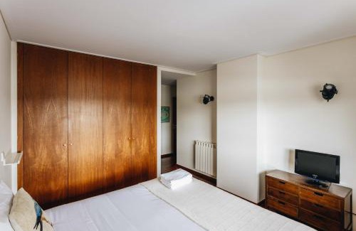 Campanha Apartment | Idyllic Riverfront Haven with Free Parking and Family Perks
