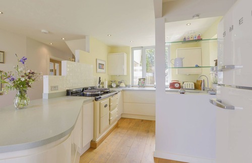 Dittisham Cottage | Family-Friendly Dove Cottage with Breakfast in Dittisham