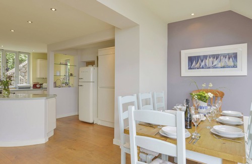 Dittisham Cottage | Family-Friendly Dove Cottage with Breakfast in Dittisham