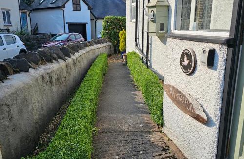 Llanfair Talhaiarn House | Delightful Dove Cottage: 4-Star Stay with Family-Friendly Amenities