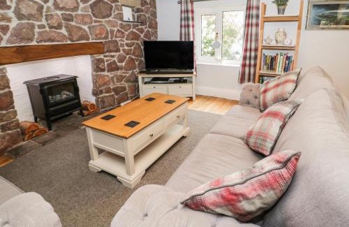 Llanfair Talhaiarn House | Delightful Dove Cottage: 4-Star Stay with Family-Friendly Amenities