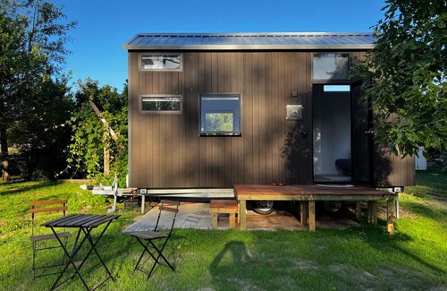 Ngatimoti House | Cozy Dove Creek Tiny House with Pet-Friendly Amenities