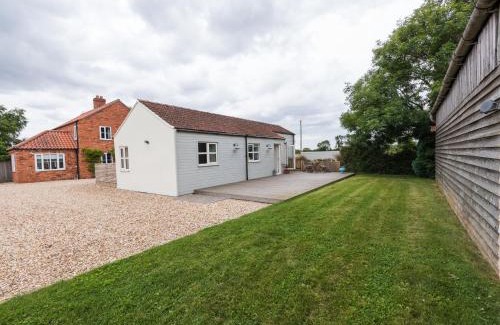 Louth House | Pet-Friendly Dove Farm Cottage | Rated 9/10 by Guests