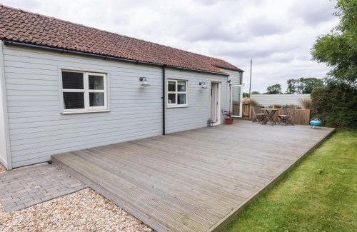 Louth House | Pet-Friendly Dove Farm Cottage | Rated 9/10 by Guests