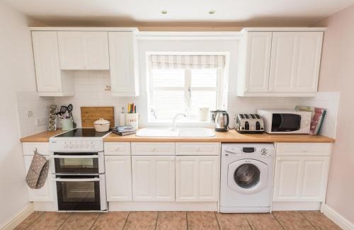 Louth House | Pet-Friendly Dove Farm Cottage | Rated 9/10 by Guests