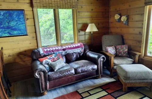 International Falls House | Scenic Dove Island Ventures: Rated 9.2, Family-Friendly Retreat