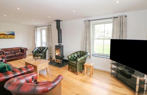 Hartington House | Elegant Dove Meadows House - A 4-Star Retreat Awaits