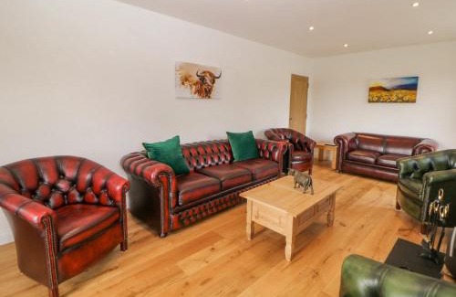 Hartington House | Elegant Dove Meadows House - A 4-Star Retreat Awaits