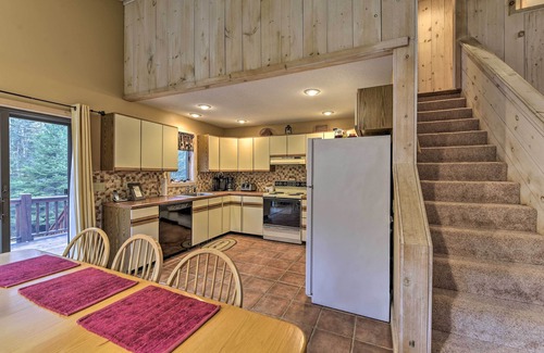 East Dover House | Exceptional Dover Home: 7 Mi to Mount Snow Resort