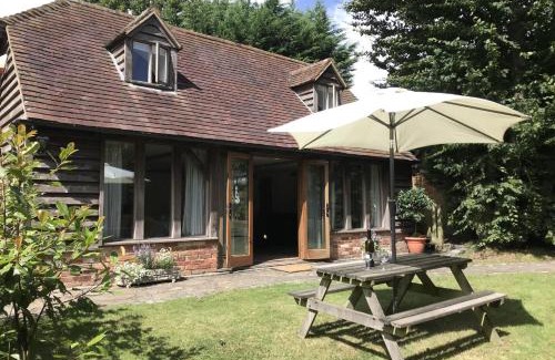 Broad Oak House | Pet-Friendly Retreat at Doves Barn – Guest Rated 9.5/10