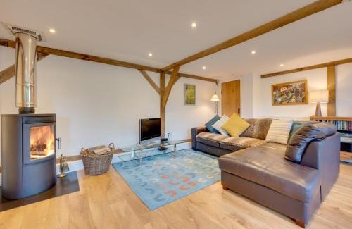 Broad Oak House | Pet-Friendly Retreat at Doves Barn – Guest Rated 9.5/10