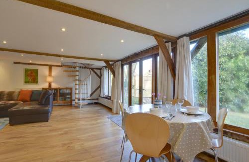Broad Oak House | Pet-Friendly Retreat at Doves Barn – Guest Rated 9.5/10
