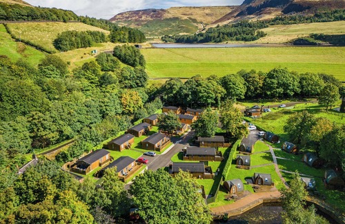 Saddleworth Cottage | Dovestone Luxury Lodges - Pets Welcome