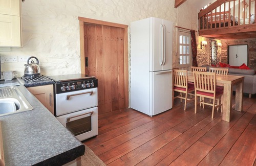Llangollen Cottage | Perfect Getaway at Dovetail Cottage: Breakfast & Kitchen Included