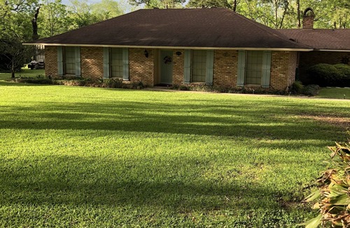 Ventress House | Explore Down on the Bayou: Rated 10/10, Family-Friendly Stay