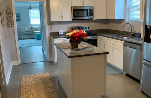 Tybee Island House | Walk to the Beach at Down on the Corner - Rated 10/10
