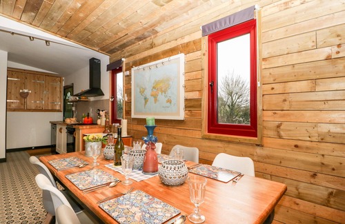 Congresbury Cottage | Pet-Friendly Retreat with Garden in Congresbury Awaits You