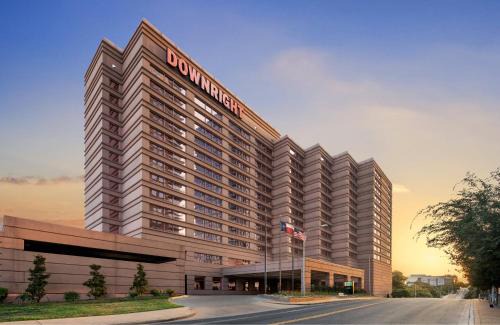Red River Cultural District Hotel | Explore Downright Austin, A Renaissance Hotel's Best Amenities