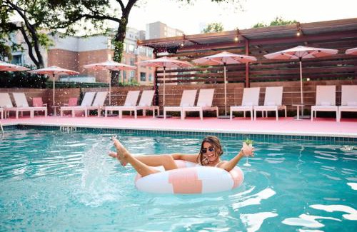 Red River Cultural District Hotel | Explore Downright Austin, A Renaissance Hotel's Best Amenities