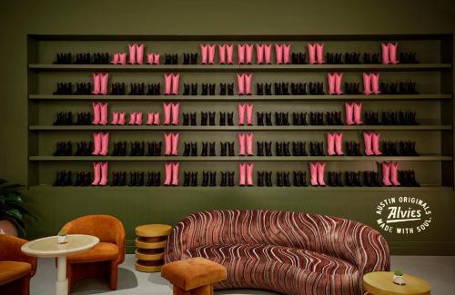 Red River Cultural District Hotel | Explore Downright Austin, A Renaissance Hotel's Best Amenities