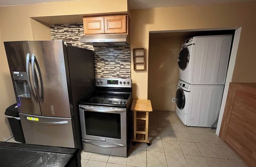 Ecorse House | Downriver 3 Bedroom home. That accommodates 12 guest.