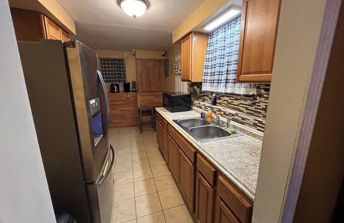 Ecorse House | Downriver 3 Bedroom home. That accommodates 12 guest.