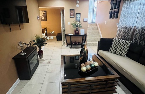 Detroit House | Downriver home that sleeps 12