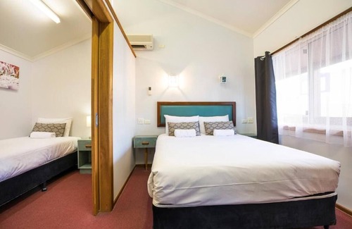 South Toowoomba Hotel | Budget-Friendly Downs Motel with Family Amenities & Breakfast