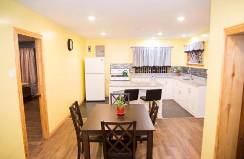 Georgetown Apartment | Family-Friendly Avalon Regia: Ideal 2-Bathroom Retreat