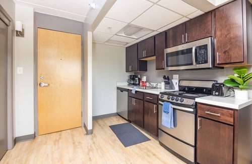 Downtown Des Moines Apartment | Downtown 1BR: Ideal Location with Free Parking & Top Rating