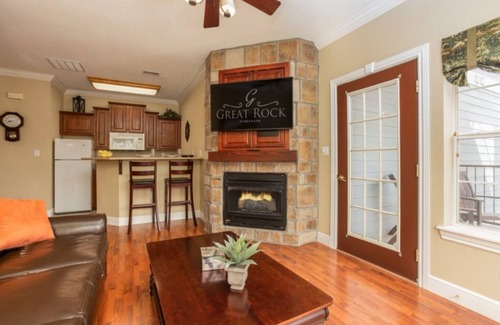 Branson Hotel | Cozy Downtown 1BR Condo at Great Rock Resort