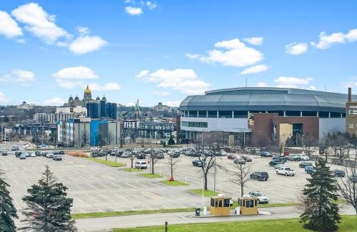 Downtown Des Moines Apartment | Charming 1BR Retreat Steps from Wells Fargo, Family-Friendly