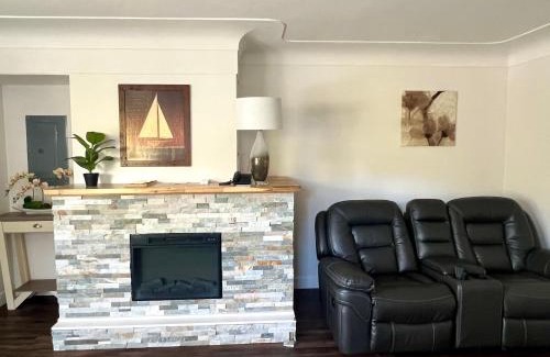 Regional District of Nanaimo House | Cozy Downtown 2B1B Suite - Perfect for Family Stays
