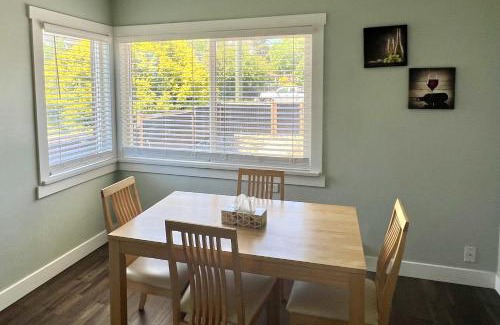 Regional District of Nanaimo House | Cozy Downtown 2B1B Suite - Perfect for Family Stays