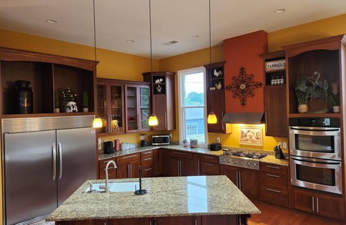 Paducah Condo | Exceptional Downtown Condo with Pool, 3 Blocks from Broadway
