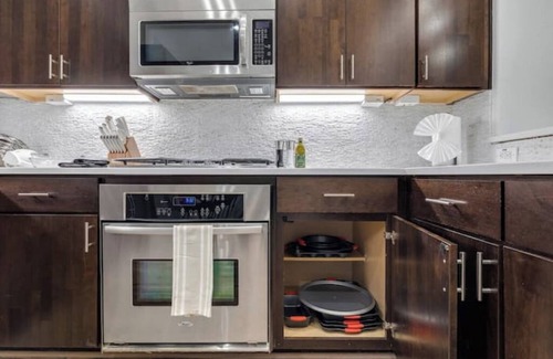 Downtown Dallas House | Downtown~3 Bedroom Ensuite~Walkscore 88~Convention