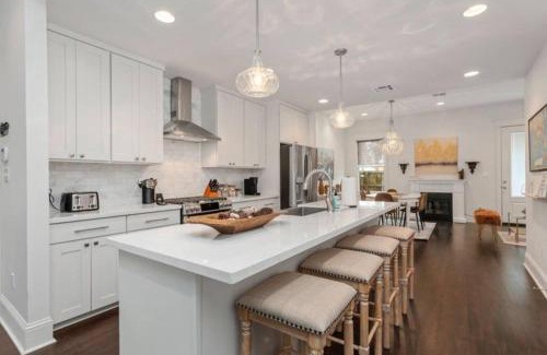 Lake Charles House | Spacious Downtown 3 Bedroom Townhouse with Family Amenities