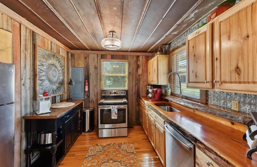 Blowing Rock House | Pet-Friendly Downtown Retreat with Outdoor Space